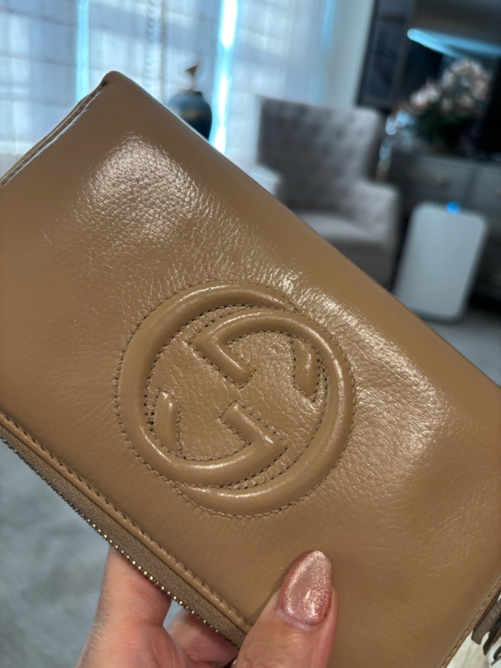 Gucci Taupe/Beige Rich Leather Zip Long Wallet with Embossed GG - Picture 4 of 10